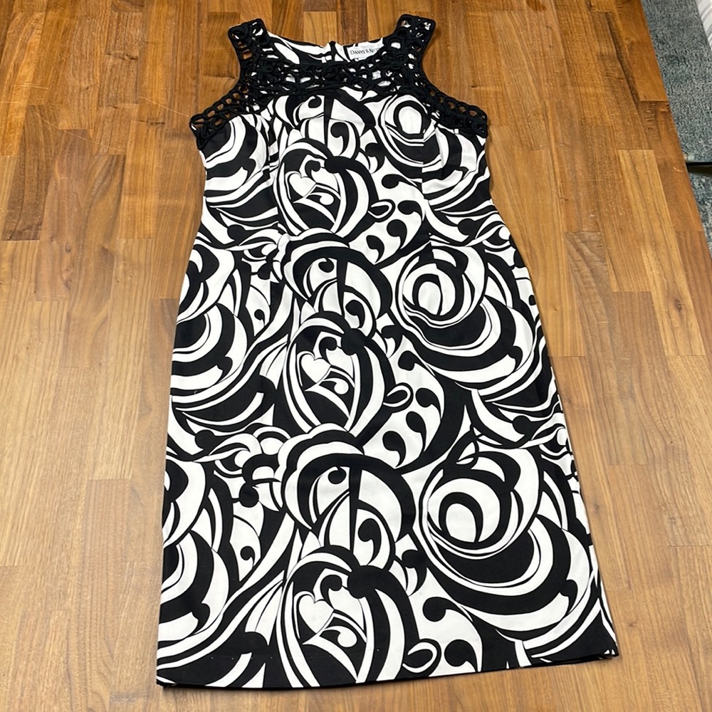 Danny & Nicole Black & white abstract print sheath dress